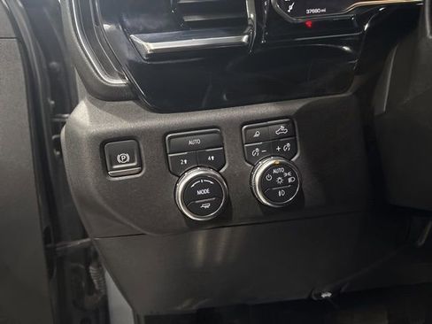 Used 2025 GMC Sierra 1500 SLT image 15