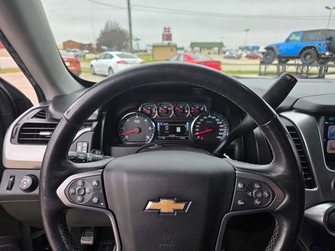Used 2017 Chevrolet Suburban Premier AWD/4WD image 16
