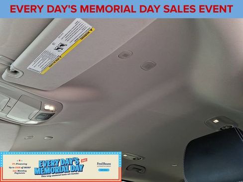 Used 2023 Chrysler Pacifica Touring-L FWD image 21