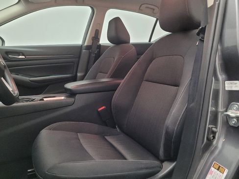 Used 2025 Nissan Altima 2.5 SV FWD image 17