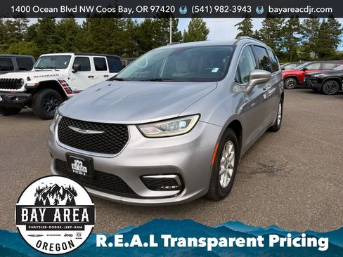 Used 2021 Chrysler Pacifica Touring-L FWD image 1