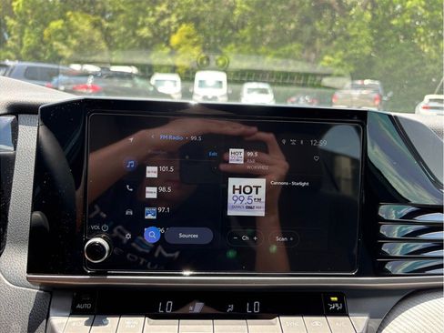 Used 2025 Toyota Camry SE FWD image 27
