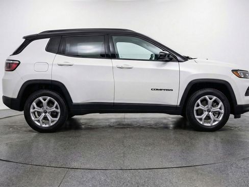 Used 2025 Jeep Compass Latitude AWD/4WD image 11