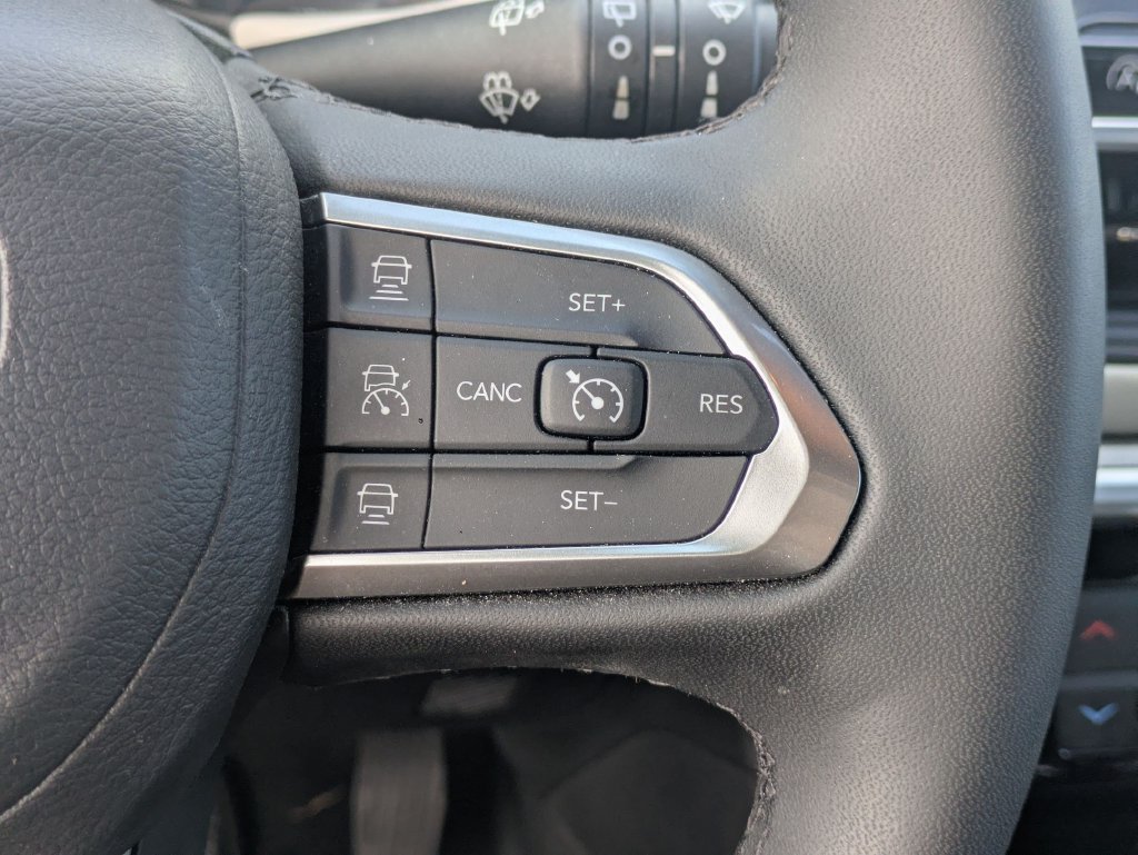 Used 2025 Jeep Compass Limited AWD/4WD image 19