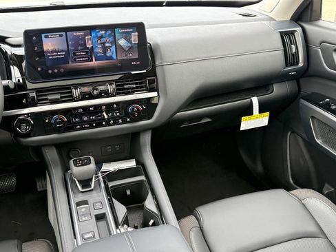 New 2026 Nissan Pathfinder SL FWD image 11