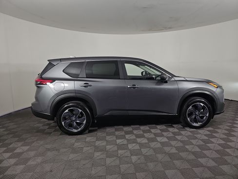 Used 2025 Nissan Rogue SV FWD image 3