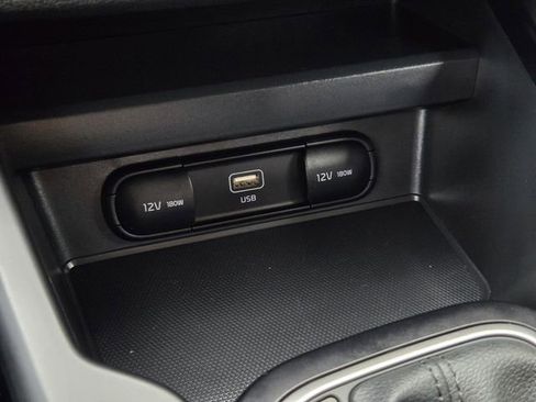 Used 2025 Kia Soul LX image 24