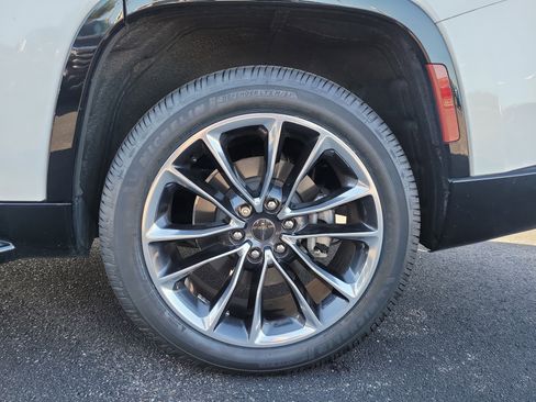 Used 2023 Jeep Wagoneer Series II w/ Premium Group I image 8