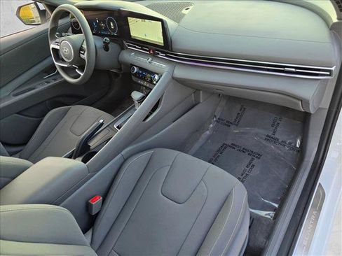 Used 2024 Hyundai Elantra SEL FWD image 21
