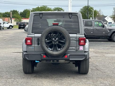 Used 2023 Jeep Wrangler Unlimited Sahara w/ Cold Weather Group AWD/4WD image 5