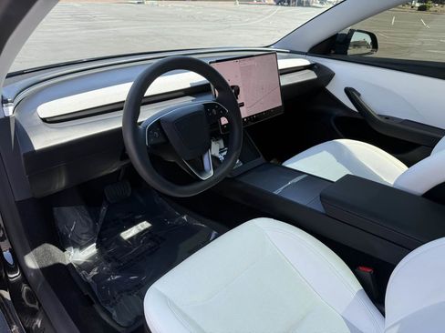 Used 2025 Tesla Model 3 Long Range RWD image 16