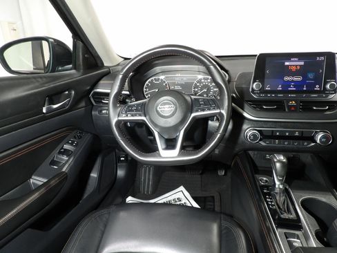 Used 2022 Nissan Altima 2.5 SR AWD/4WD image 12