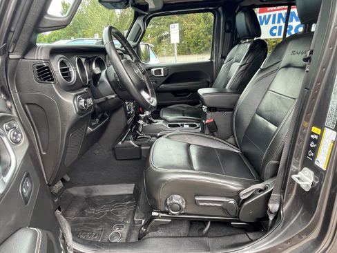 Used 2022 Jeep Wrangler Unlimited Sahara w/ LED Lighting Group AWD/4WD image 12