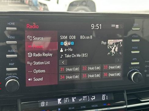 Used 2022 Toyota Sienna XLE w/ XLE Plus Package image 22