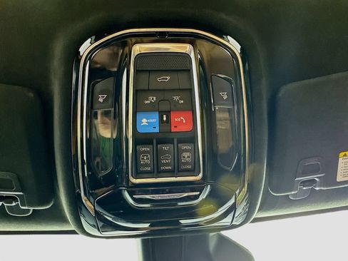 Used 2023 Jeep Grand Cherokee Summit AWD/4WD image 17
