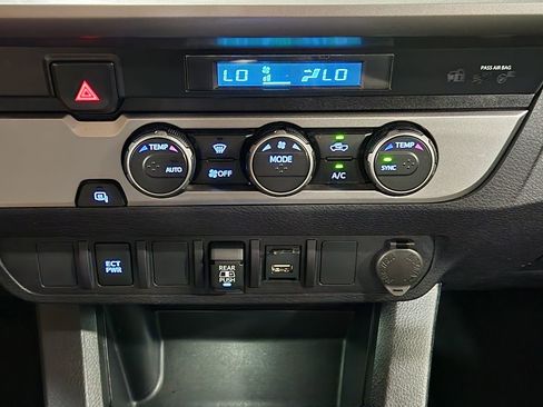 Used 2022 Toyota Tacoma SR5 image 39