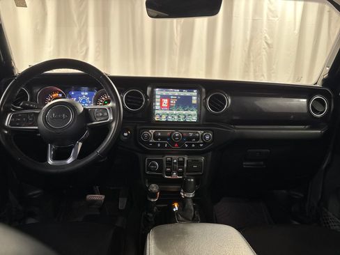 Used 2021 Jeep Wrangler Unlimited Sahara AWD/4WD image 4