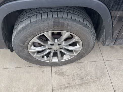 Used 2020 Jeep Cherokee Latitude Plus w/ Comfort/Convenience Group image 10