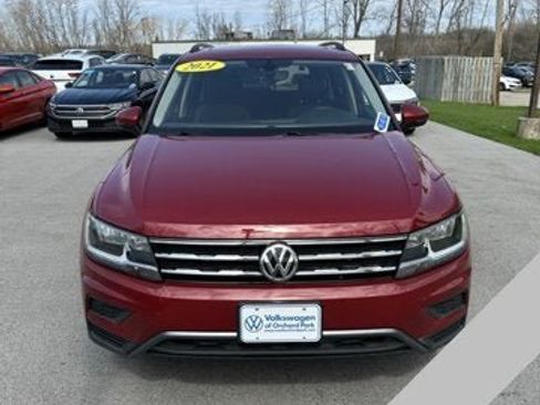 Used 2021 Volkswagen Tiguan SE w/ Panoramic Sunroof Package image 2