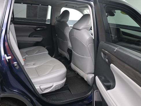 Used 2022 Toyota Highlander Limited image 15