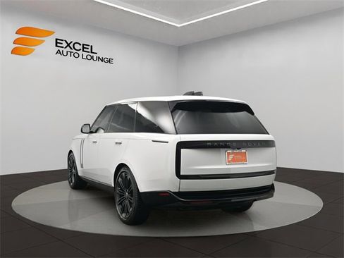 Used 2023 Land Rover Range Rover SE image 3