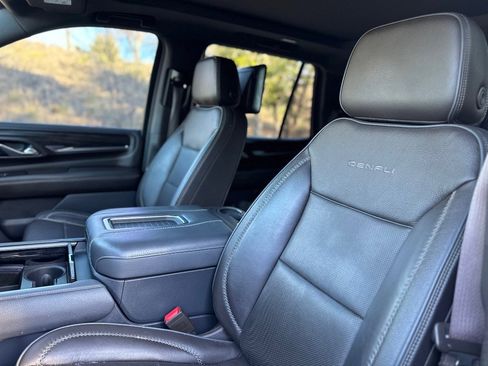 Used 2021 GMC Yukon Denali w/ Denali Premium Package image 11