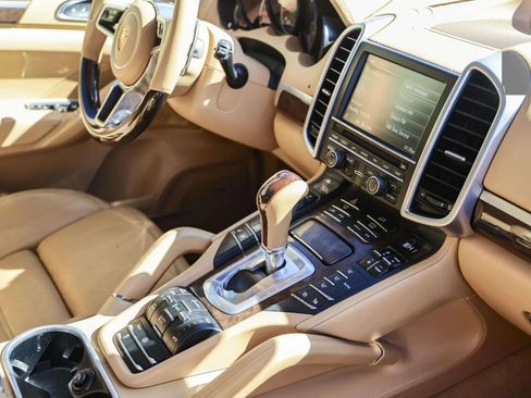 Used 2016 Porsche Cayenne Turbo image 46