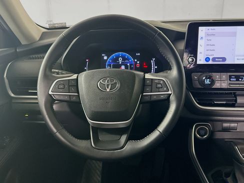 Used 2025 Toyota Grand Highlander XLE image 18