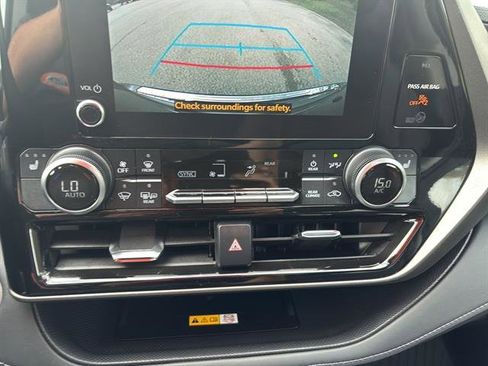 Used 2024 Toyota Highlander Limited image 24