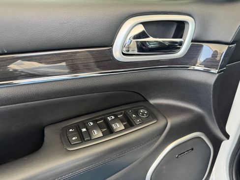 Used 2016 Jeep Grand Cherokee High Altitude AWD/4WD image 3