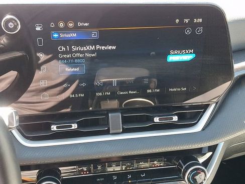 Used 2025 Chevrolet Equinox LT AWD/4WD image 11