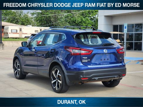 Used 2022 Nissan Rogue Sport SL FWD image 3