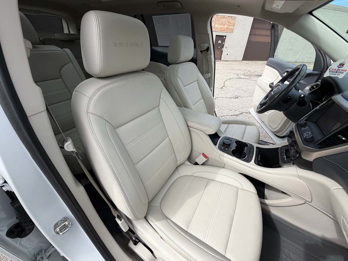 Used 2022 GMC Acadia Denali w/ Denali Ultimate Package AWD/4WD image 15