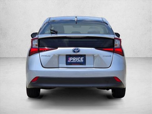 Used 2022 Toyota Prius LE FWD image 6