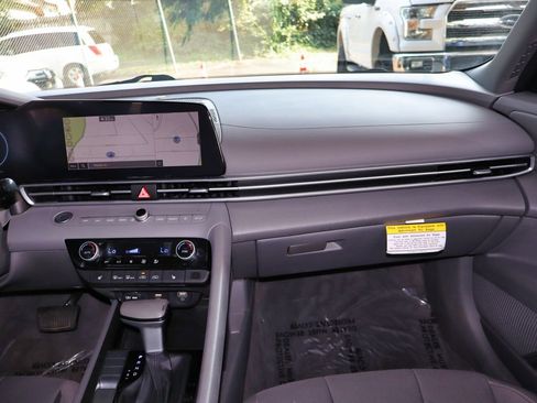 Used 2023 Hyundai Elantra SEL w/ Convenience Package FWD image 25