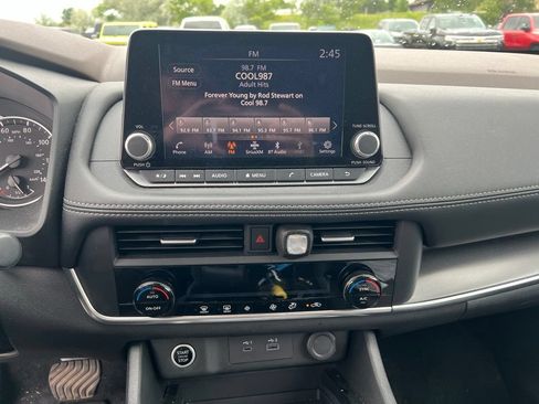 Used 2023 Nissan Rogue SV AWD/4WD image 12