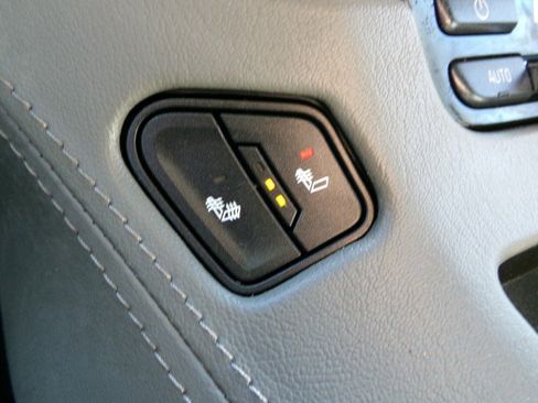 Used 2019 Chevrolet Suburban LT image 21