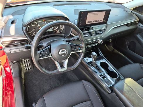Used 2024 Nissan Altima 2.5 SV w/ SV Premium Package AWD/4WD image 10