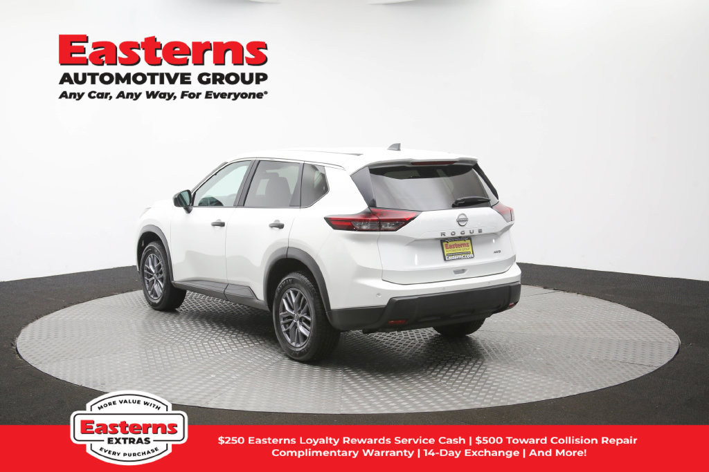 Used 2024 Nissan Rogue S AWD/4WD image 5
