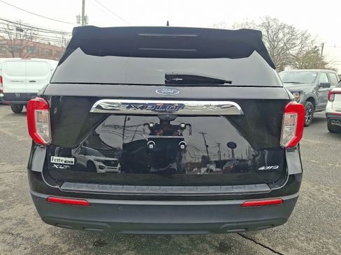 Certified 2022 Ford Explorer XLT image 5