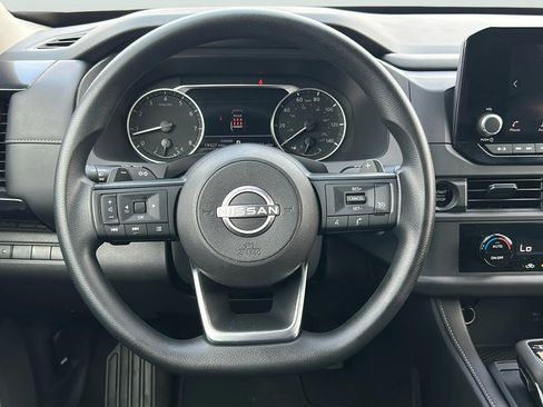 Used 2025 Nissan Pathfinder S FWD image 16