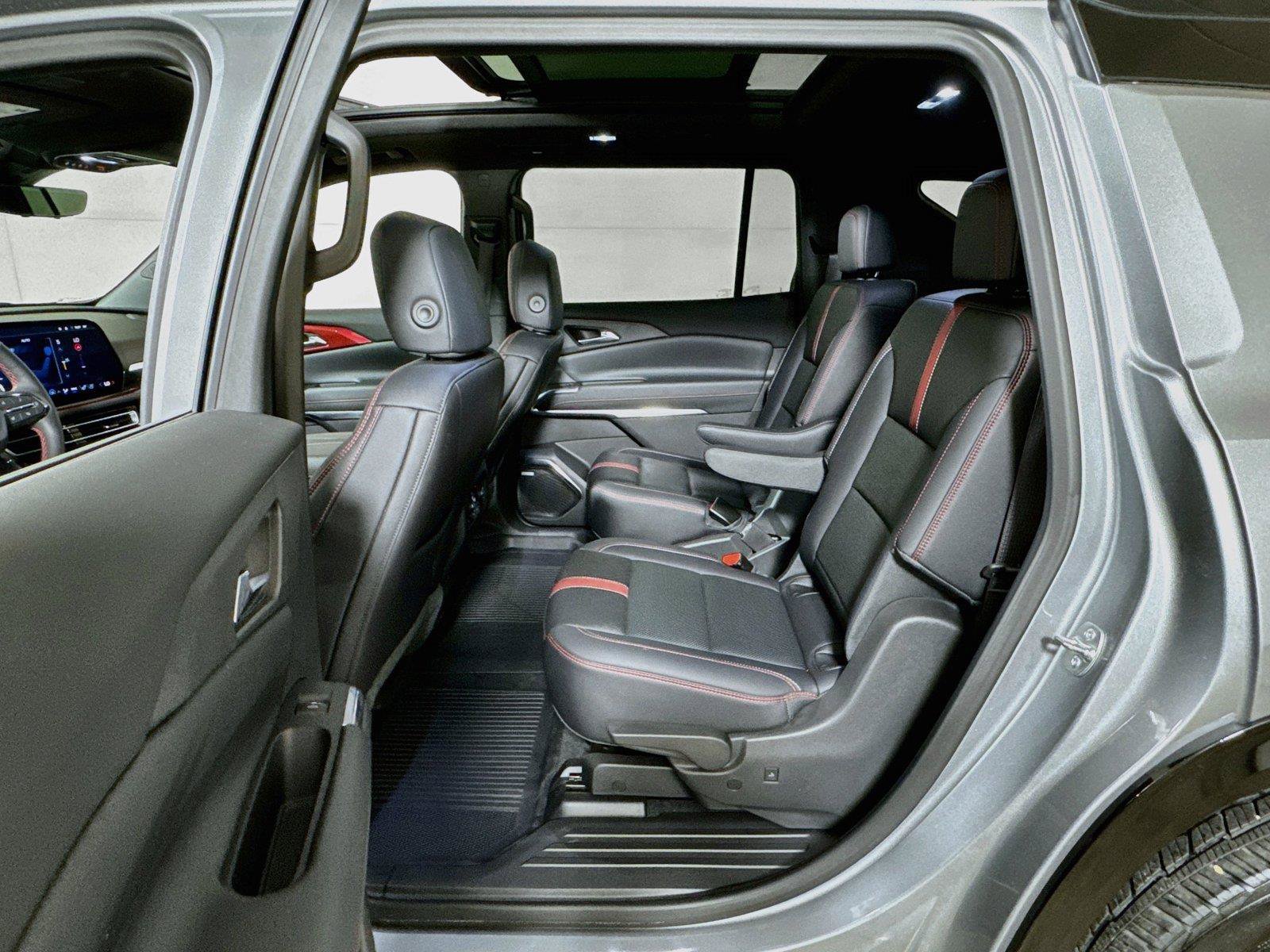 Certified 2025 Chevrolet Traverse RS w/ LPO, Floor Liner Package AWD/4WD image 24