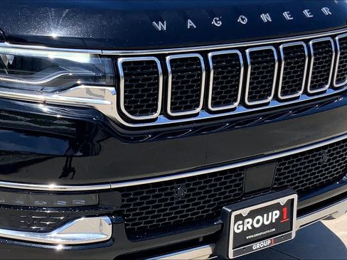 Used 2024 Jeep Wagoneer Series III AWD/4WD image 29