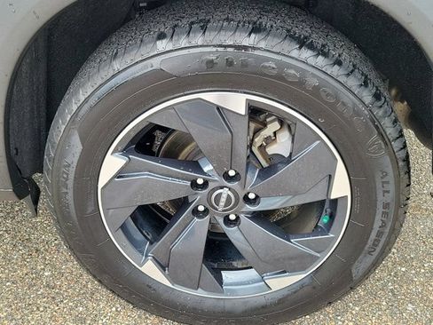 Certified 2024 Nissan Rogue SV AWD/4WD image 9
