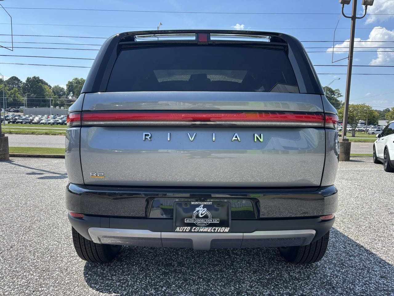 Used 2027 Rivian R2 Performance Dual AWD/4WD image 4