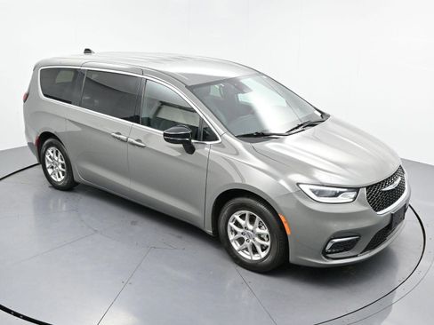 Used 2025 Chrysler Pacifica Select FWD image 65