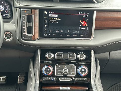 Used 2023 GMC Yukon Denali Ultimate AWD/4WD image 25