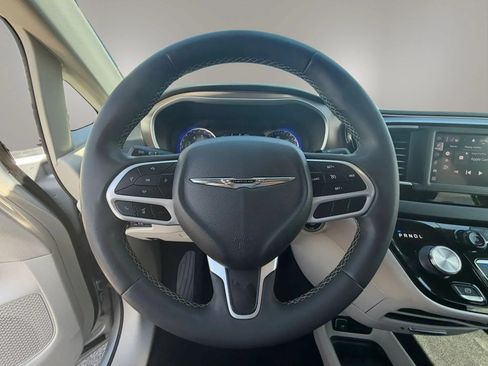Used 2022 Chrysler Voyager LX FWD image 20