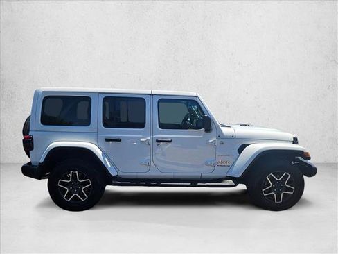 Used 2024 Jeep Wrangler Unlimited Sahara w/ Technology Group AWD/4WD image 4