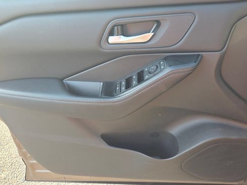 Used 2025 Nissan Rogue SV FWD image 28